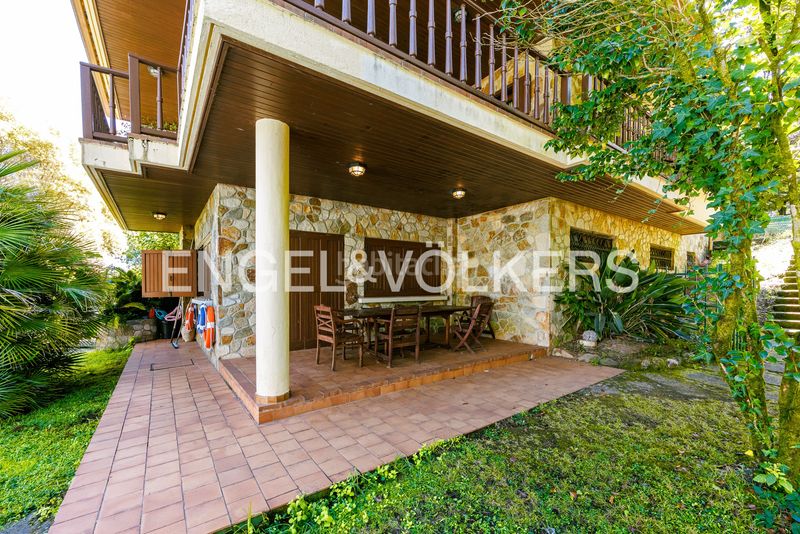 Foto f043e7ca-39dd-45a2-8e44-e9fa3018f908. Xalet amb calefacció piscina a Gondomar