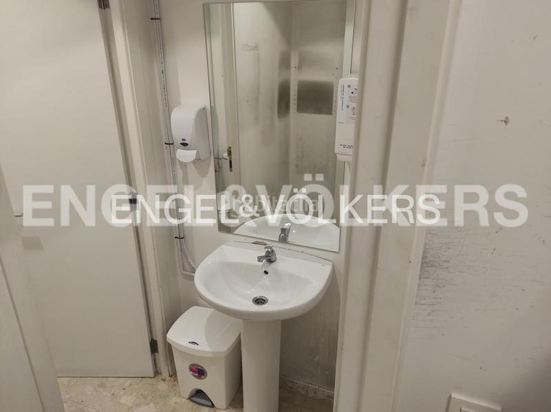 Foto 03d5f45d-5eae-45f2-b960-6aef9c68e80a. Terreno residencial local en rentabilidad en calle de urzaiz en Vigo