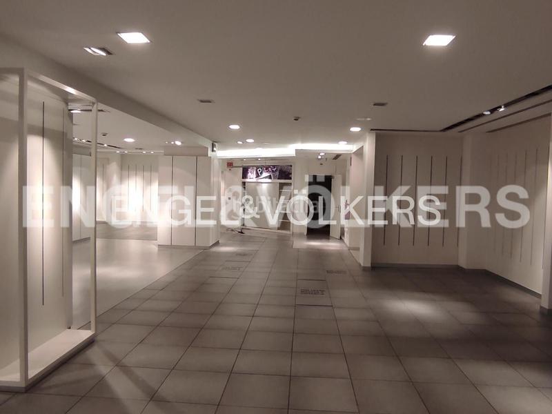 Foto b2e938c4-31b9-43ff-b08e-644bd1080248. Terreno residencial local en rentabilidad en calle de urzaiz en Vigo