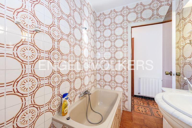 Foto 62040e36-20c7-46cf-ad6b-a6130f139802. Casa amb calefacció aparcament a Lavadores Vigo