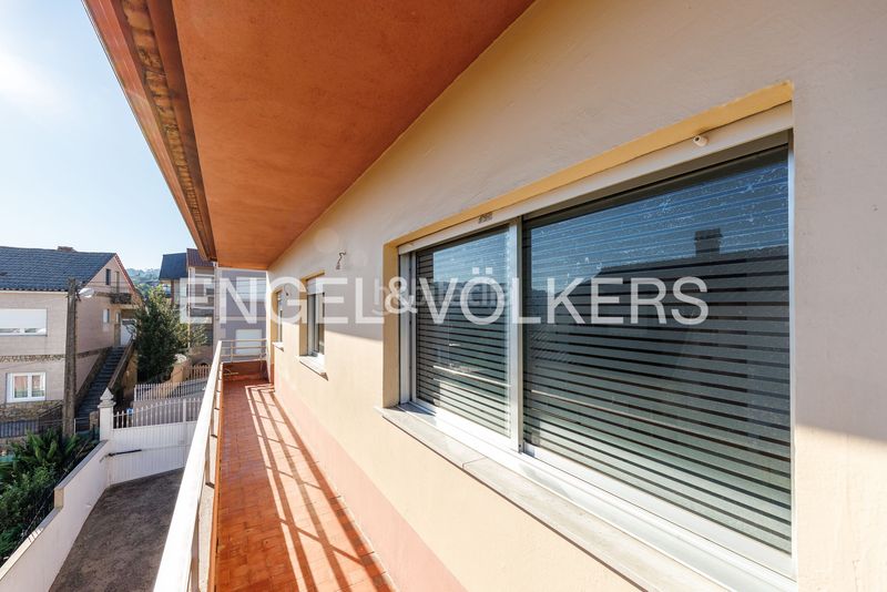 Foto 63af089f-59c8-4d68-8bfd-9ddef3a404e4. Casa amb calefacció aparcament a Lavadores Vigo