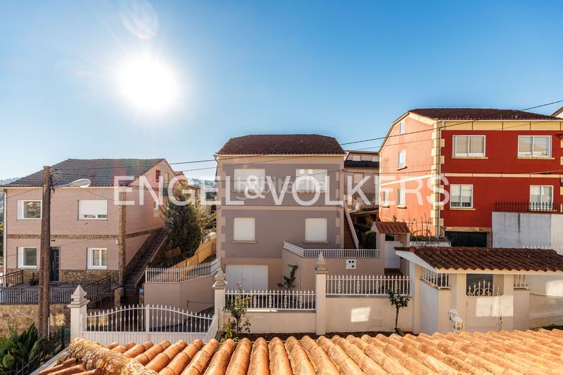 Foto 87f23f34-e045-4243-98f6-6a7ae008a307. Casa amb calefacció aparcament a Lavadores Vigo