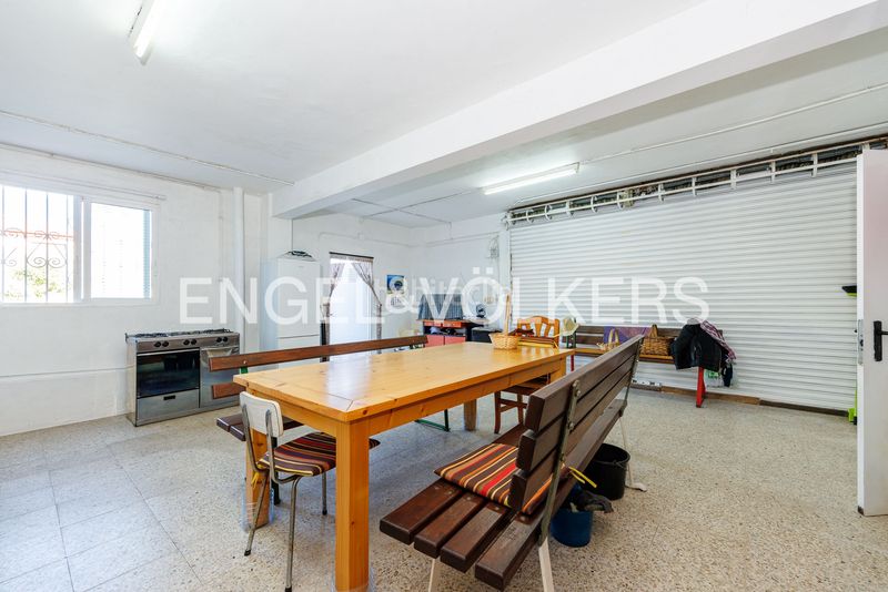 Foto 8f0b155a-b8a9-4d0e-9af6-e55a6edbcad7. Casa amb calefacció aparcament a Lavadores Vigo