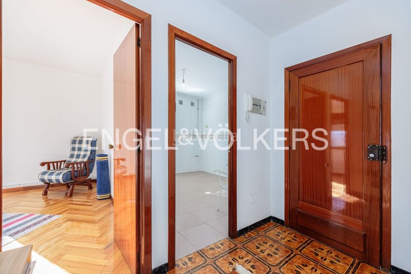 Foto 930f2533-c6ef-4133-8b92-494666befe64. Casa amb calefacció aparcament a Lavadores Vigo