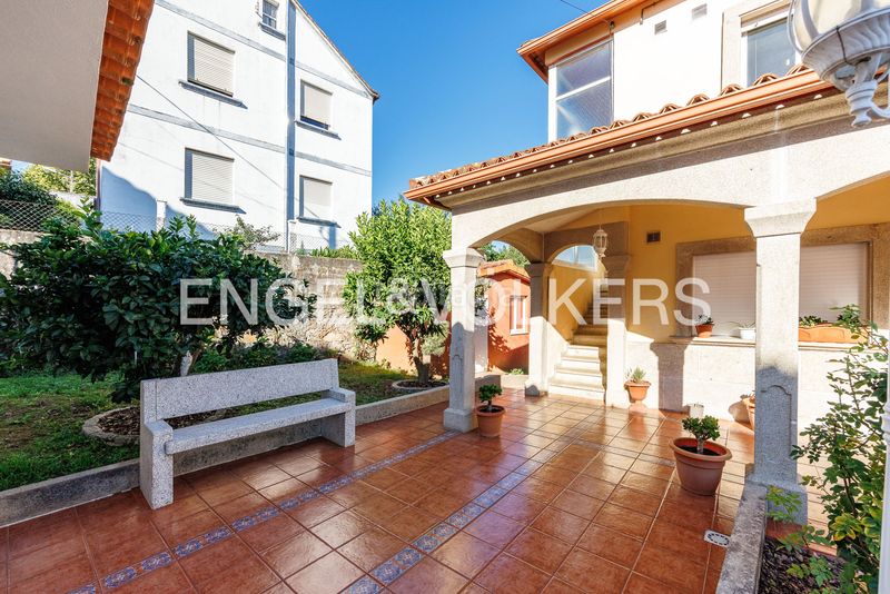 Foto a18aaaa0-660d-4d3e-9920-c04efa74a2c1. Casa amb calefacció aparcament a Lavadores Vigo