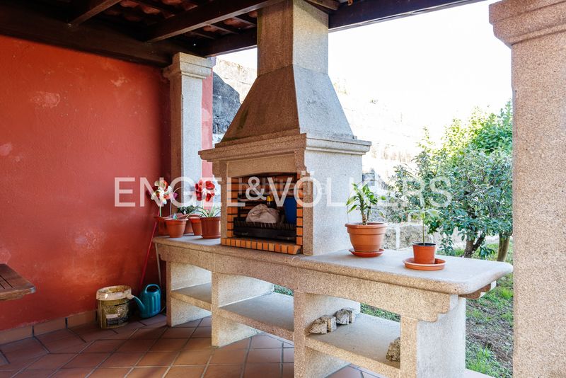 Foto a68420b1-7d25-440f-9c80-ee91262fce71. Casa amb calefacció aparcament a Lavadores Vigo