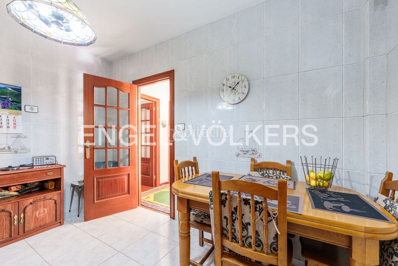 Foto adb677fd-e6de-47da-b698-c0760e14a387. Casa amb calefacció aparcament a Lavadores Vigo