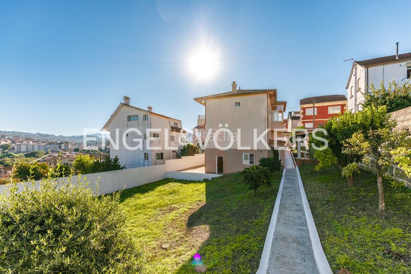 Foto b2878d66-2417-4d0a-8ad0-2f730239d7d2. Casa amb calefacció aparcament a Lavadores Vigo