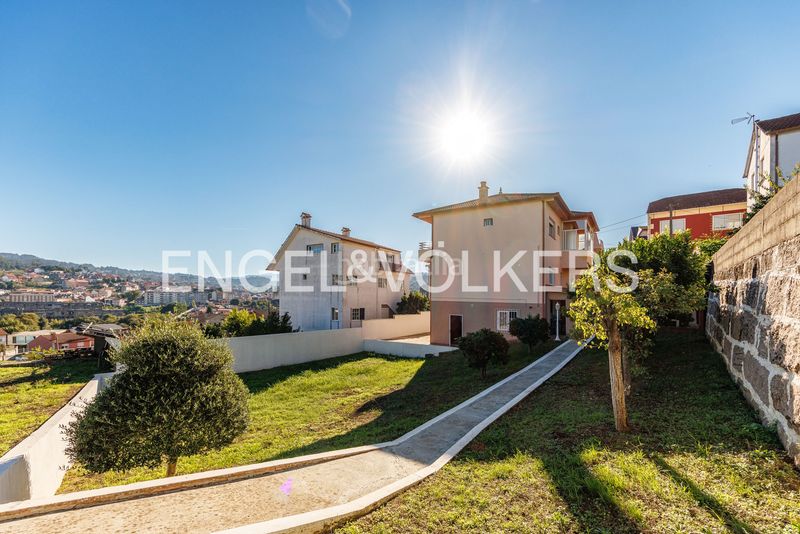 Foto b672b0ca-23e4-44ca-b787-433f8dc5afd7. Casa amb calefacció aparcament a Lavadores Vigo