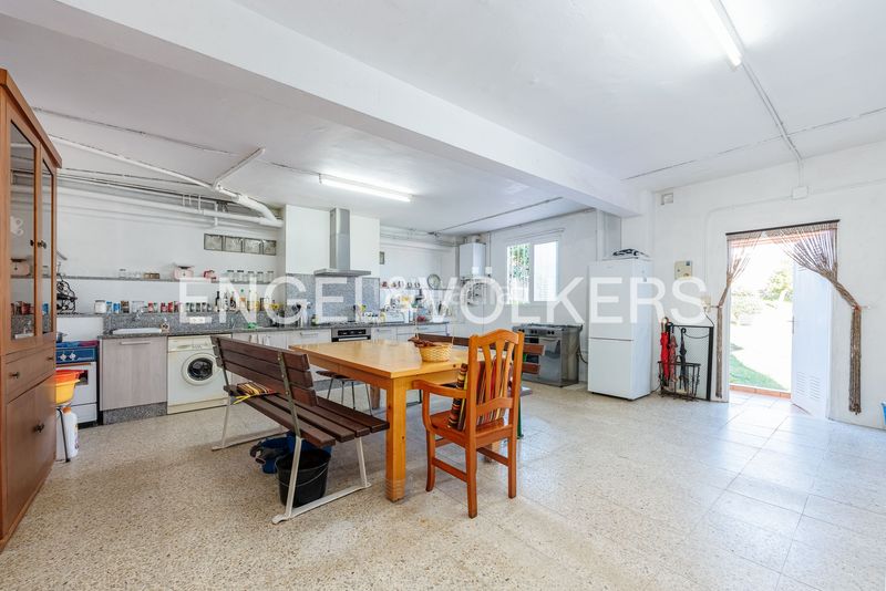 Foto d0fc53e5-0289-4f64-a48b-47f88d837399. Casa amb calefacció aparcament a Lavadores Vigo