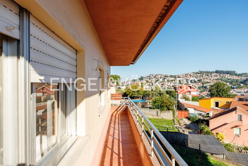 Foto dbdabbf8-f18d-4467-beff-eb079614f694. Casa amb calefacció aparcament a Lavadores Vigo