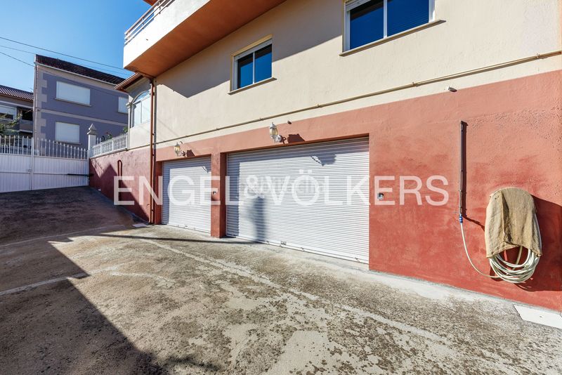 Foto e5af0f14-4357-4aef-8e71-1dd4e3b92bf2. Casa amb calefacció aparcament a Lavadores Vigo
