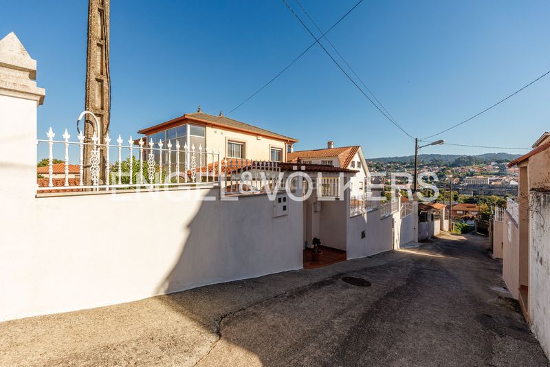 Foto e660053f-b541-46d3-97a7-d8d69e17e73a. Casa amb calefacció aparcament a Lavadores Vigo