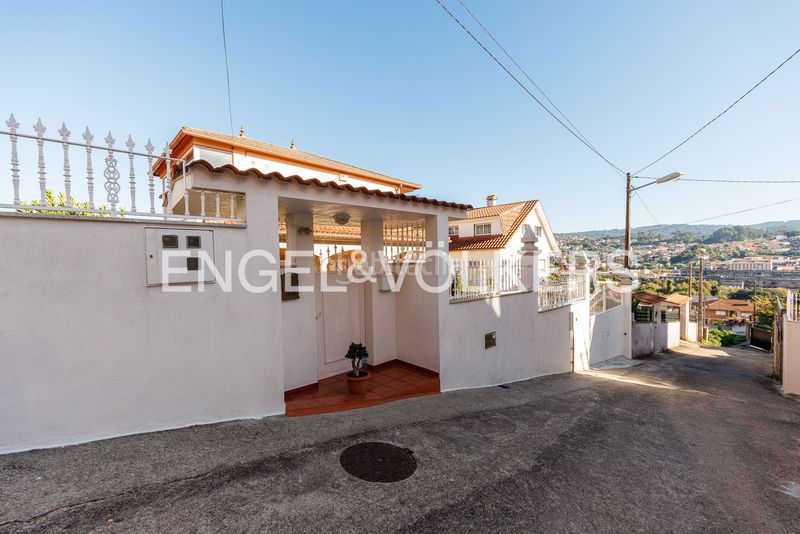 Foto e8bb7377-2765-4f8f-9dbd-da1d6d4e1d0a. Casa amb calefacció aparcament a Lavadores Vigo