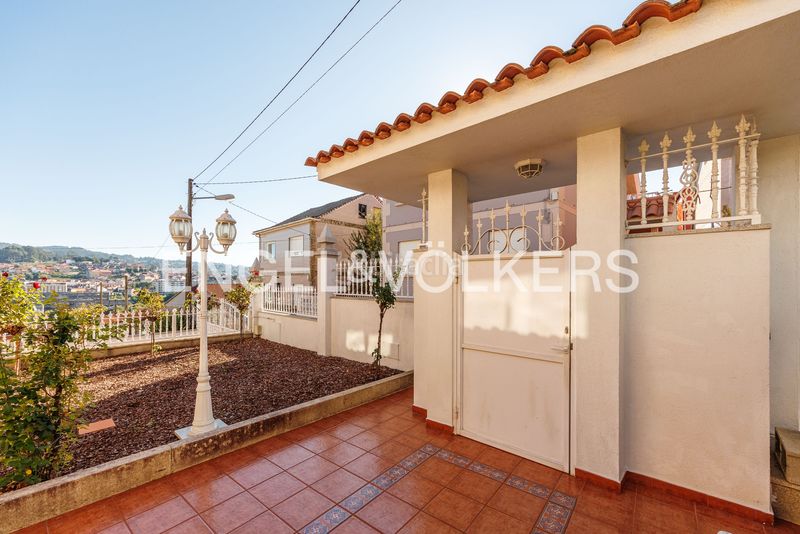 Foto fe3a8e36-f9c3-4435-8f8e-903c04a92896. Casa amb calefacció aparcament a Lavadores Vigo