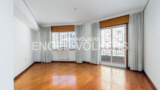 Apartament a Plaza España - Corte Inglés. Piso corte inglés