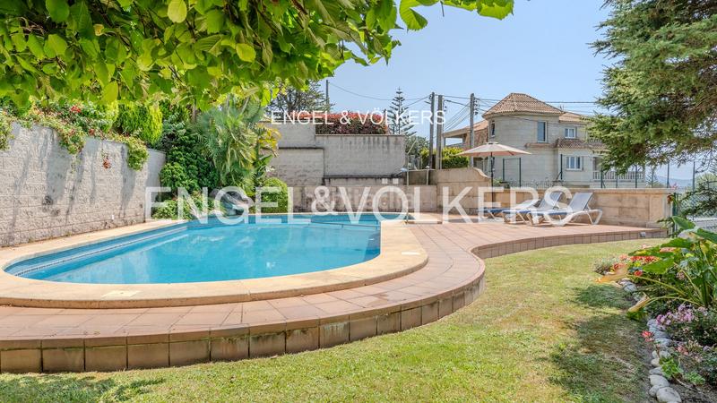 Foto 490faa77-5952-498f-98b5-421c8cb94ec0. Casa amb calefacció aparcament piscina a Coruxo - Oia - Saiáns Vigo