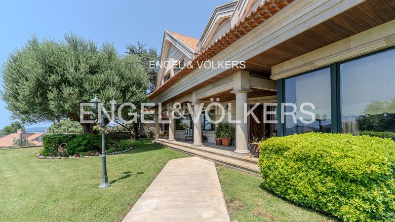 Foto 546d553b-3563-4ddb-982a-96b15e262458. Casa amb calefacció aparcament piscina a Coruxo - Oia - Saiáns Vigo