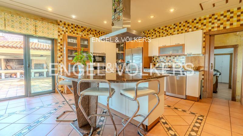 Foto 56399d5d-cc62-4047-91ad-0c13675ff627. Casa amb calefacció aparcament piscina a Coruxo - Oia - Saiáns Vigo