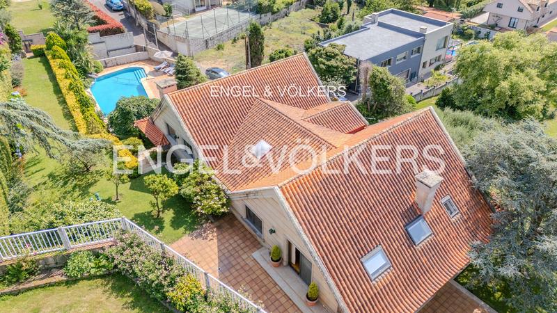 Foto 85b911b6-2e6a-4891-8e7b-18f054d58980. Casa amb calefacció aparcament piscina a Coruxo - Oia - Saiáns Vigo