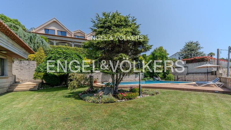 Foto bf5b95a3-d8fa-452f-9527-497bfbf49e61. Casa amb calefacció aparcament piscina a Coruxo - Oia - Saiáns Vigo