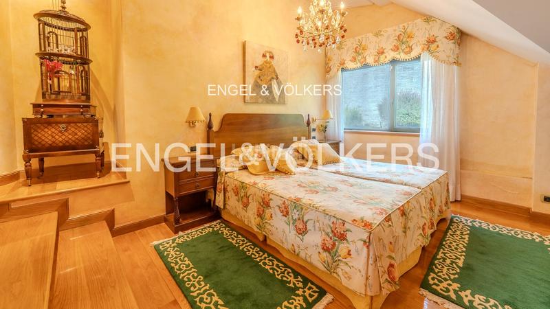 Foto f20b74d7-4489-4944-80f2-f3a417f932d7. Casa amb calefacció aparcament piscina a Coruxo - Oia - Saiáns Vigo