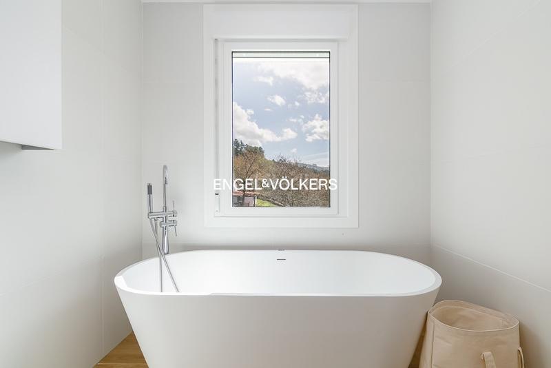 Foto 8d4bf053-f101-43ac-8fd4-4bc8a41e4fac. Casa amb calefacció aparcament a Gondomar