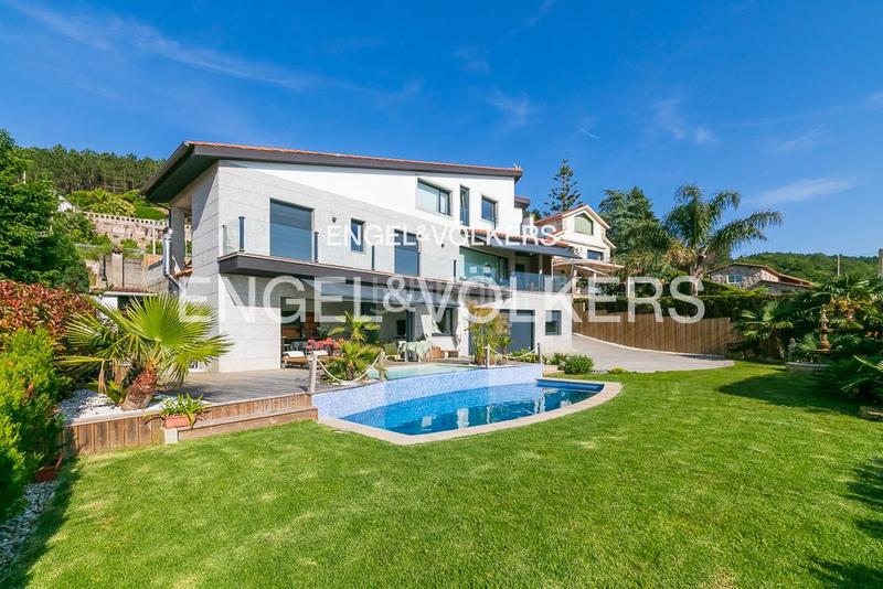 Foto 3d710cee-2dca-4e16-8c14-579db25e2b4d. Casa amb calefacció aparcament piscina a Coruxo - Oia - Saiáns Vigo