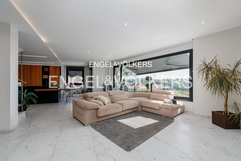 Foto 4f0e3781-0435-4ce6-b516-23097d98fac0. Casa amb calefacció aparcament piscina a Coruxo - Oia - Saiáns Vigo