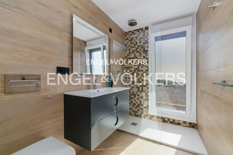 Foto 656ee346-f780-46b8-8ff1-f4dcb02d7eeb. Casa amb calefacció aparcament piscina a Coruxo - Oia - Saiáns Vigo