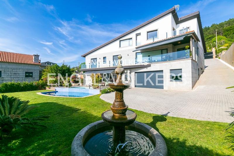Foto 871e9594-7470-47aa-9911-b9cea6f51c6a. Casa amb calefacció aparcament piscina a Coruxo - Oia - Saiáns Vigo