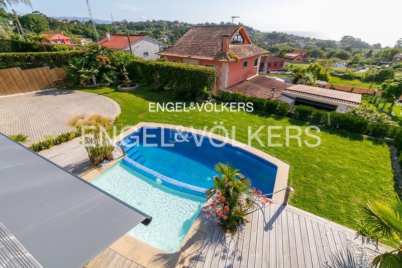 Foto d38fad5c-cca5-4309-b0f5-0e7de3a41d64. Casa amb calefacció aparcament piscina a Coruxo - Oia - Saiáns Vigo