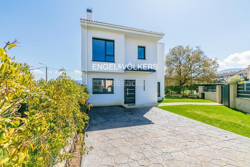 Foto c366ec1f-2385-4e72-93a6-cda47b525562. Casa vivienda unifamiliar en puente romano en Baiona