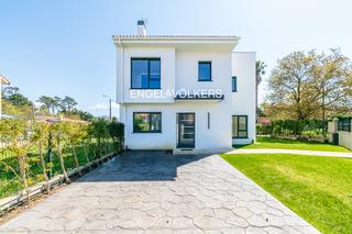 Casa in Baiona. Vivienda unifamiliar en puente romano