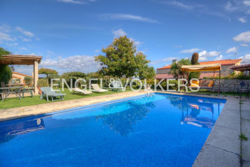 Foto 20918614-a565-4d04-8e38-eb0c5fd6fd5a. Casa amb calefacció aparcament piscina a Coruxo - Oia - Saiáns Vigo