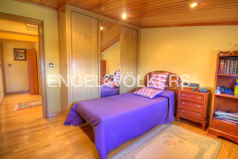 Foto 656dffd9-d333-4714-81b6-2a84f5ed85d3. Casa amb calefacció aparcament piscina a Coruxo - Oia - Saiáns Vigo
