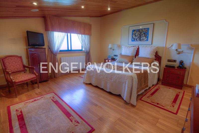 Foto 66e8bfdf-efe0-42f4-a6ac-4a46c58d89fb. Casa amb calefacció aparcament piscina a Coruxo - Oia - Saiáns Vigo
