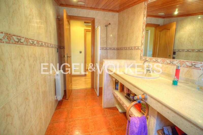 Foto 6d01b063-85a4-4e6d-9f3d-4084a0ad5a56. Casa amb calefacció aparcament piscina a Coruxo - Oia - Saiáns Vigo