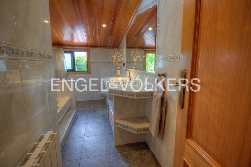 Foto 9180d88e-4ed6-4ca0-9eb7-6986330315ab. Casa amb calefacció aparcament piscina a Coruxo - Oia - Saiáns Vigo