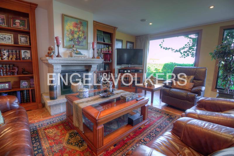 Foto ae85810b-7d03-4f31-9f95-7092270c4362. Casa amb calefacció aparcament piscina a Coruxo - Oia - Saiáns Vigo