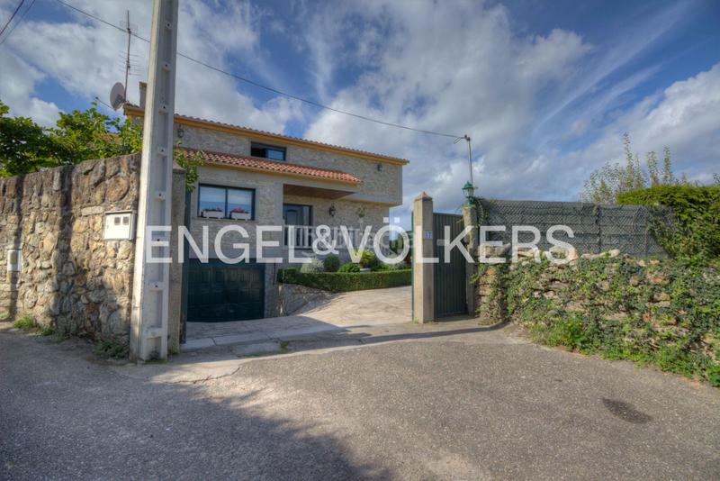 Foto d05de990-38e7-4702-8161-6f965e3e7697. Casa amb calefacció aparcament piscina a Coruxo - Oia - Saiáns Vigo