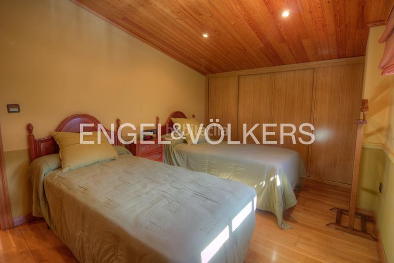 Foto d868727f-4fd8-45ab-af75-92fe80ff1d0f. Casa amb calefacció aparcament piscina a Coruxo - Oia - Saiáns Vigo