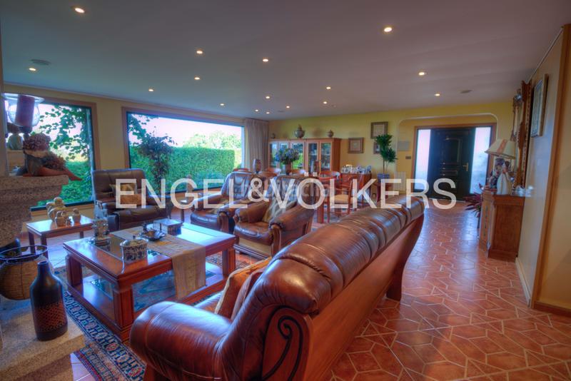 Foto f8a04455-e56a-4543-ad3c-46378cc65c18. Casa amb calefacció aparcament piscina a Coruxo - Oia - Saiáns Vigo