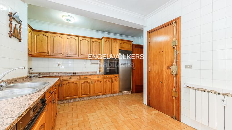 Foto 1ef346e4-c3ef-44d8-92fa-2efa3a6317fd. Apartamento taboada leal 4 dormitorios en Plaza España - Corte Inglés Vigo