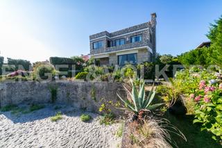 Maison à Coruxo - Oia - Saiáns. Exclusiva ubicación a pie de playa  en canido
