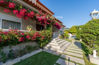 Casa in Nigrán Centro. Magnífica casa en primera línea de playa