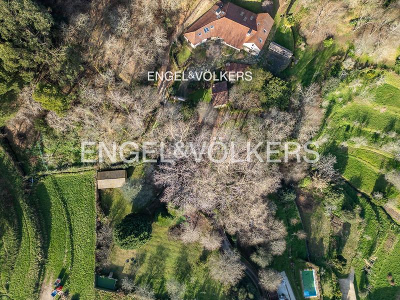 Foto 199be36e-527b-44aa-82f6-9633b8cca2d7. Casa amb calefacció aparcament piscina a Gondomar