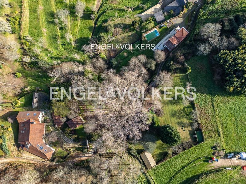 Foto 2772d5a4-d3a2-4368-9a5a-eb453b30ef79. Casa amb calefacció aparcament piscina a Gondomar