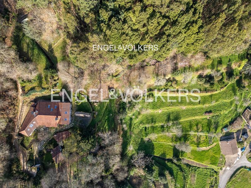 Foto 46bbb0fe-155c-4fc3-8c4b-b94e6eface96. Casa amb calefacció aparcament piscina a Gondomar