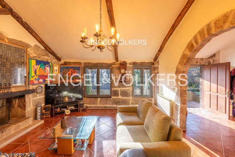 Foto fbd6e43a-004a-49b8-ae21-f52f1644108c. Casa amb calefacció aparcament piscina a Gondomar